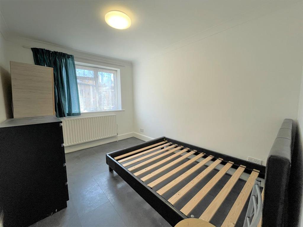 Black Boy Lane, London N15 Studio £1,000 pcm (£231 pw)