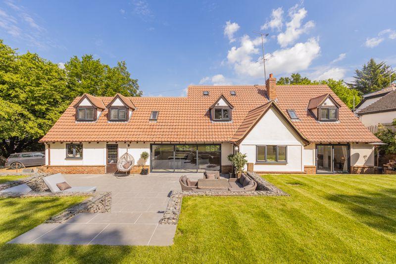 Broom Hill, Welwyn AL6 4 bed detached house £900,000