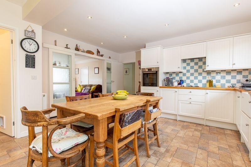 Havant Road, Emsworth 3 bed detached bungalow £495,000