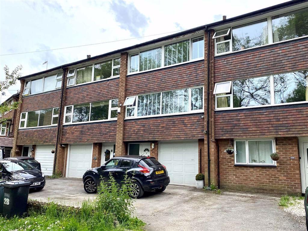 Hollinwood Road, Disley, Stockport, Cheshire 3 bed townhouse £1,150