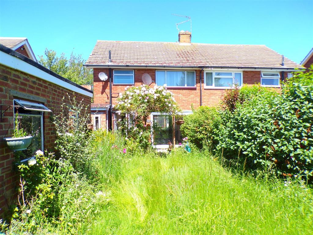 Astra Drive, Gravesend, Kent 3 bed semidetached house £320,000