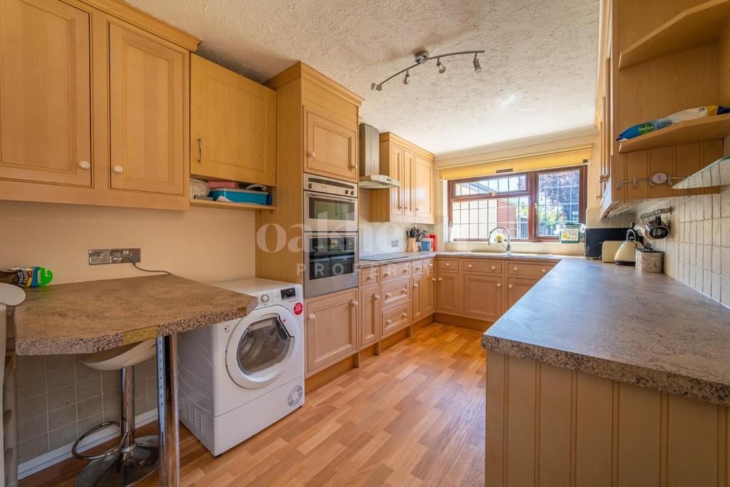 King Harold Road, Colchester 3 bed semidetached house £350,000
