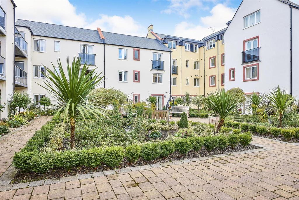 Pele Court- Courtyard