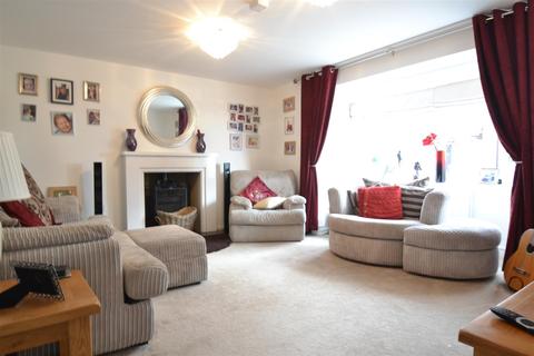 2 Corbett Close, Upper Heyford, Bicester, OX25 5AS