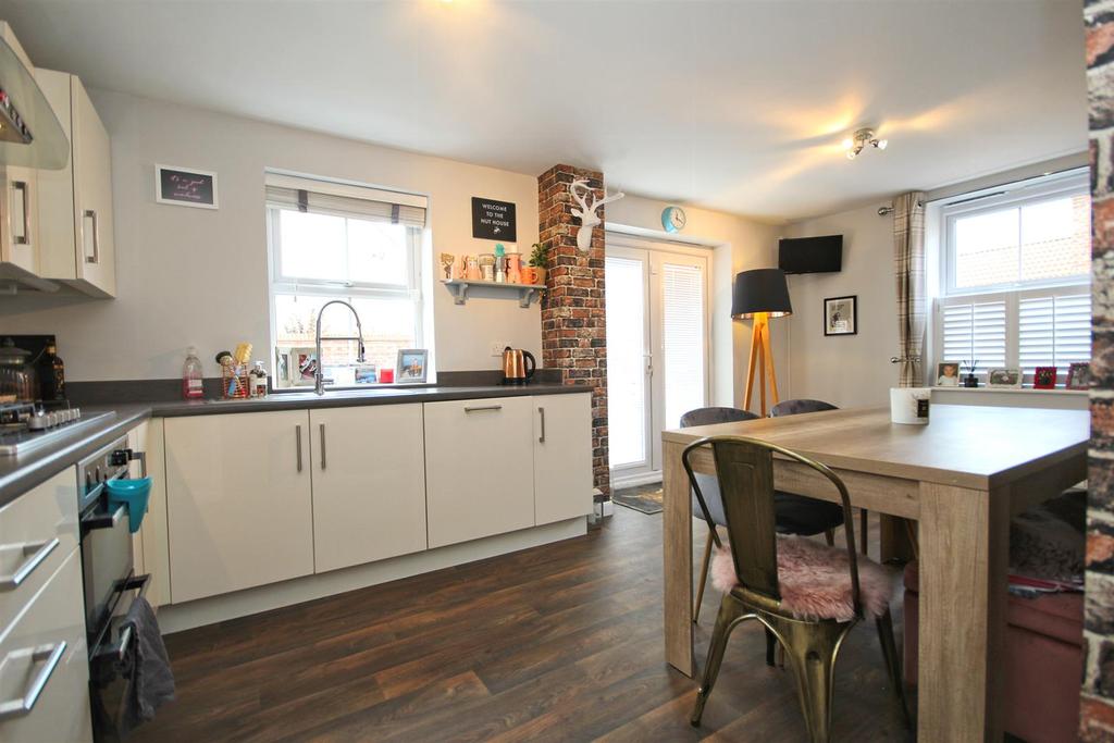 Newman Avenue, Beverley 3 bed house £1,000 pcm (£231 pw)