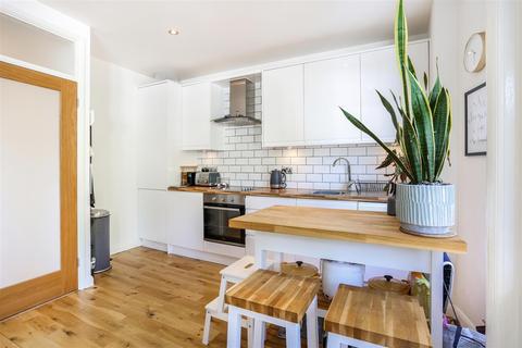4 The Parade, Carshalton, SM5 3RL