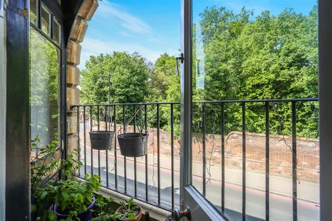 4 The Parade, Carshalton, SM5 3RL
