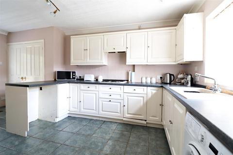 18 Newbery Road, Erith, DA8 2BY