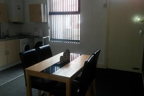 3 bedroom terraced house to rent, Ashville Grove, Leeds, LS6