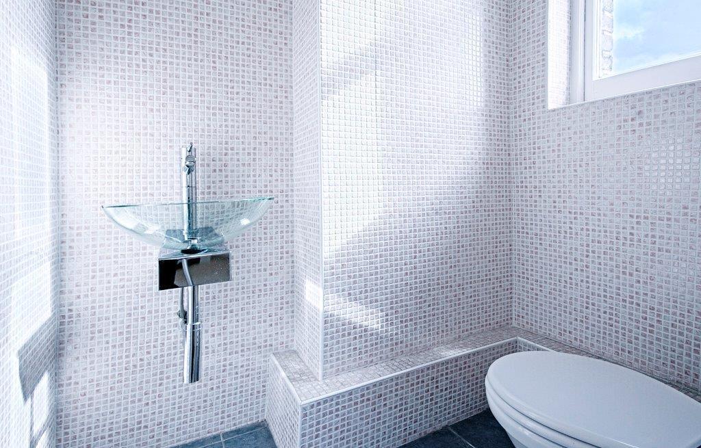 29-Bathroom 1.jpg