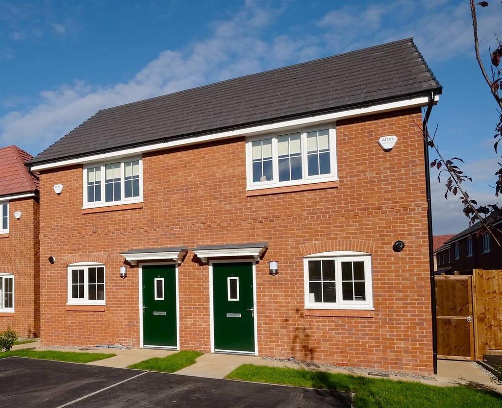 Cherwell Avenue, Heywood 2 bed semidetached house £775 pcm (£179 pw)