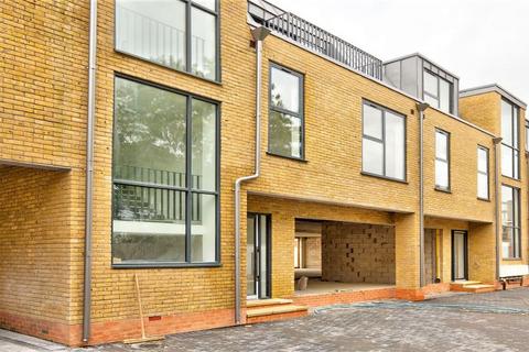 3 bedroom apartment to rent, NW2