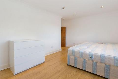 3 bedroom flat to rent, NW2