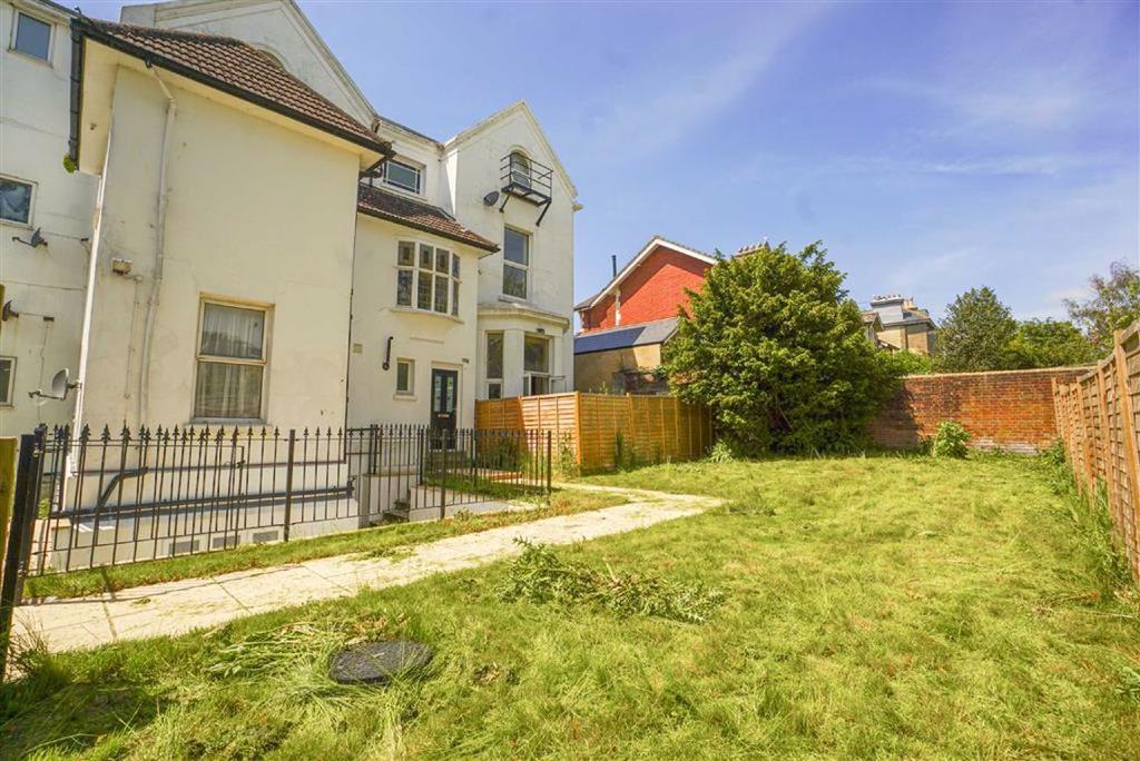 Upper Maze Hill, St. Leonardsonsea, East Sussex 2 bed flat £215,000