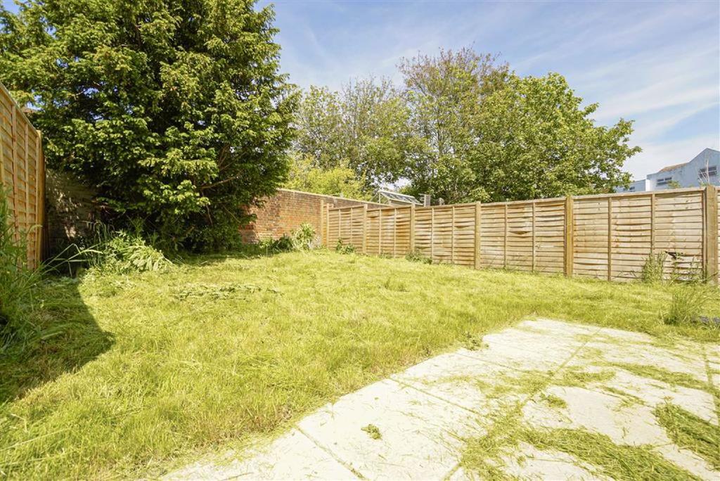 Upper Maze Hill, St. Leonardsonsea, East Sussex 2 bed flat £215,000