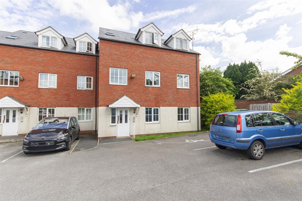 Waterloo Court, Lower Pilsley, Chesterfield 2 bed apartment for sale