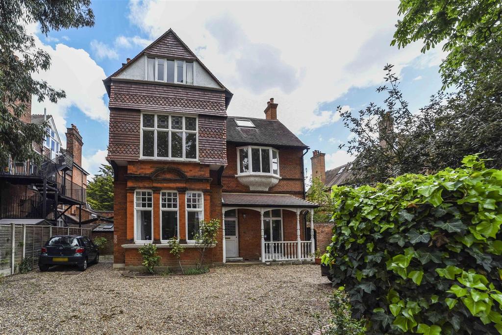 Walpole Gardens, Twickenham 6 bed detached house £3,500,000