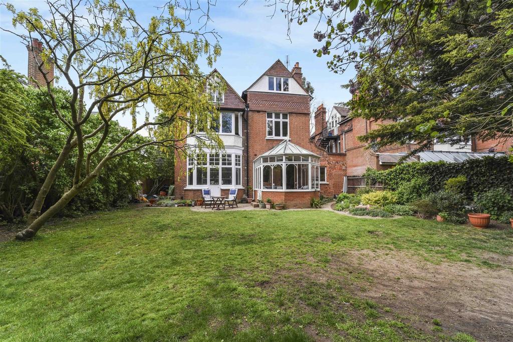 Walpole Gardens, Twickenham 6 bed detached house £3,500,000