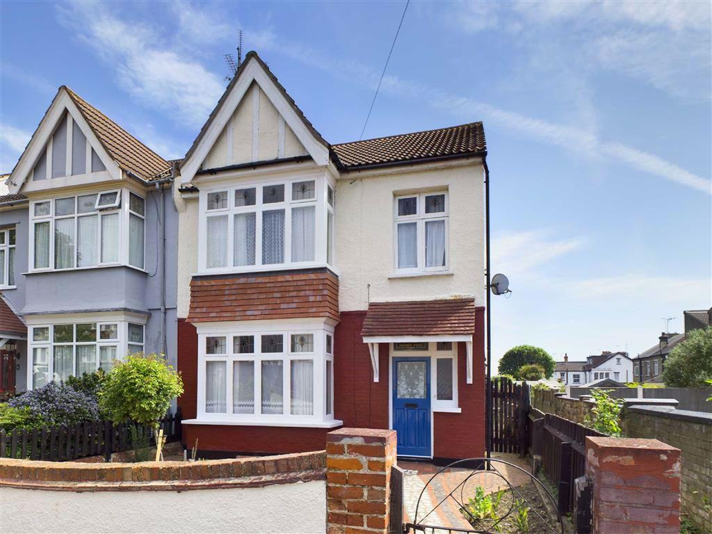 Leamington Road, Southend On Sea, Essex 3 bed semidetached house £