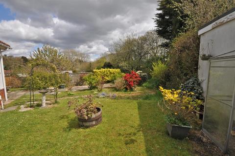 6 Bridge Close, Horam, Heathfield, TN21 0HJ