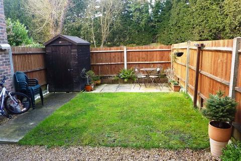 3 Bay Trees, Oxted, RH8 0BF
