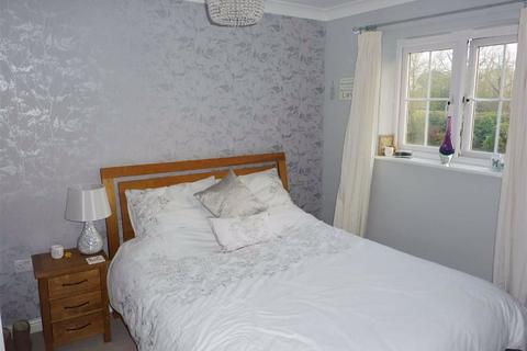 3 Bay Trees, Oxted, RH8 0BF