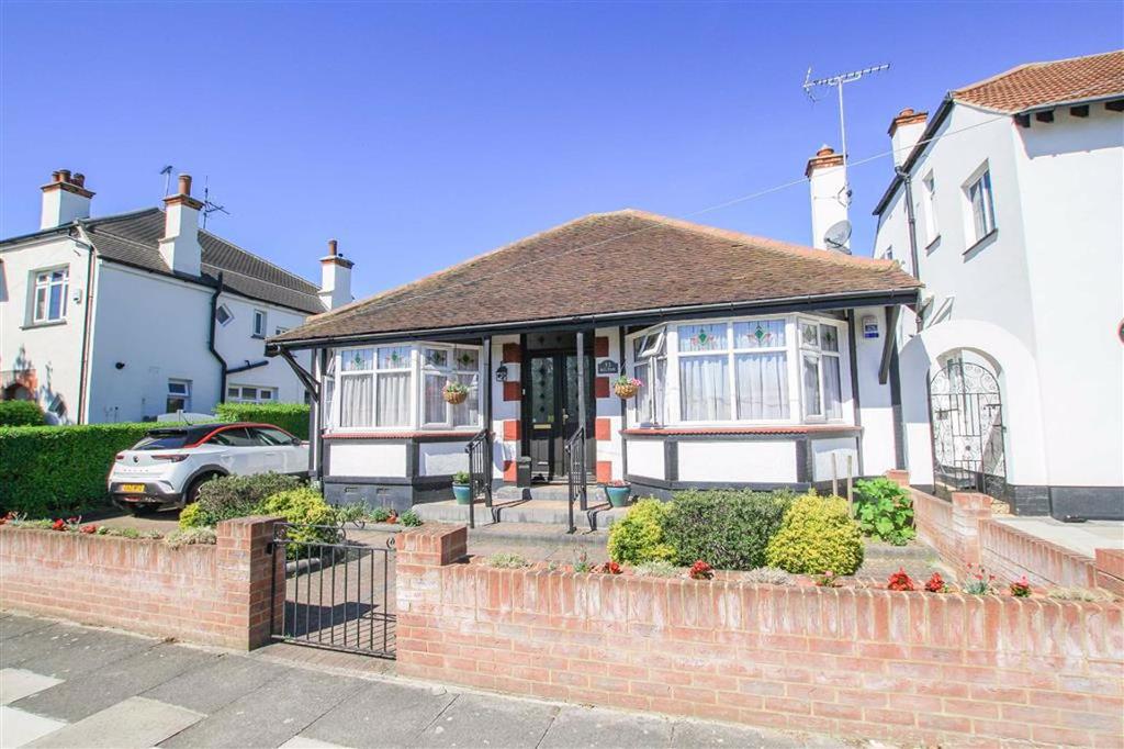 Olivia Drive, Leigh On Sea, Essex 3 bed detached bungalow £575,000