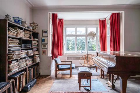 16 Ernle Road, London, SW20 0HJ