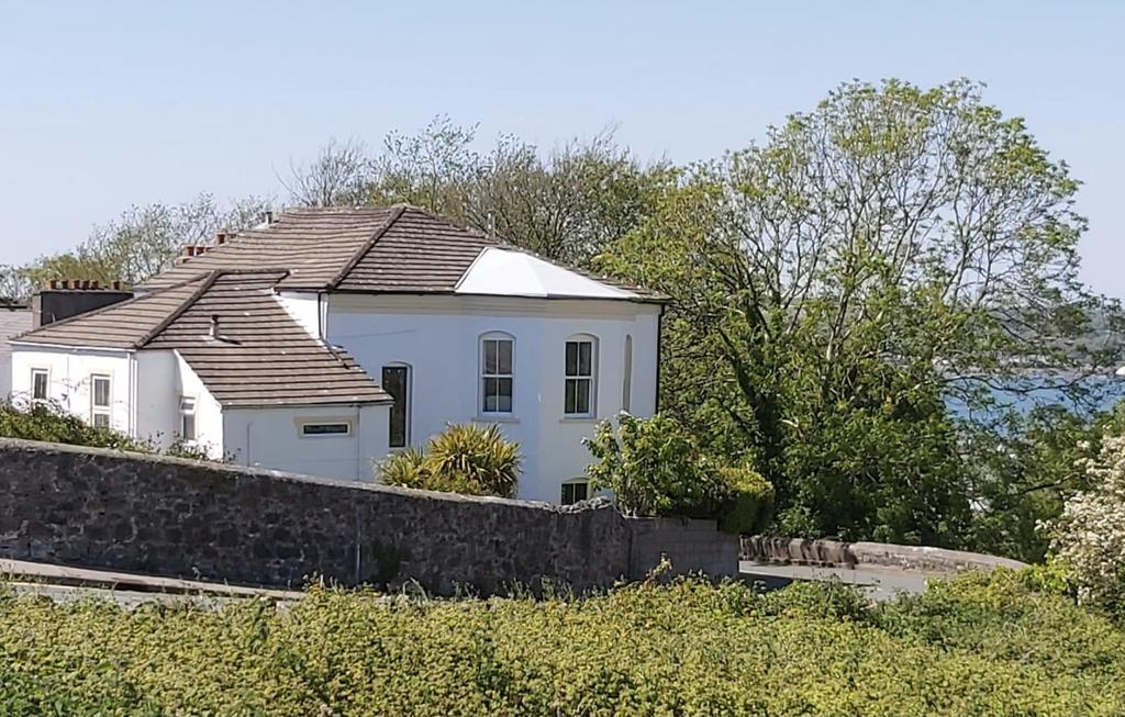 Prospect Place, Pembroke Dock 6 bed end of terrace house £400,000