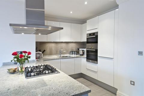 2 bedroom apartment for sale, West Heath Place, NW11