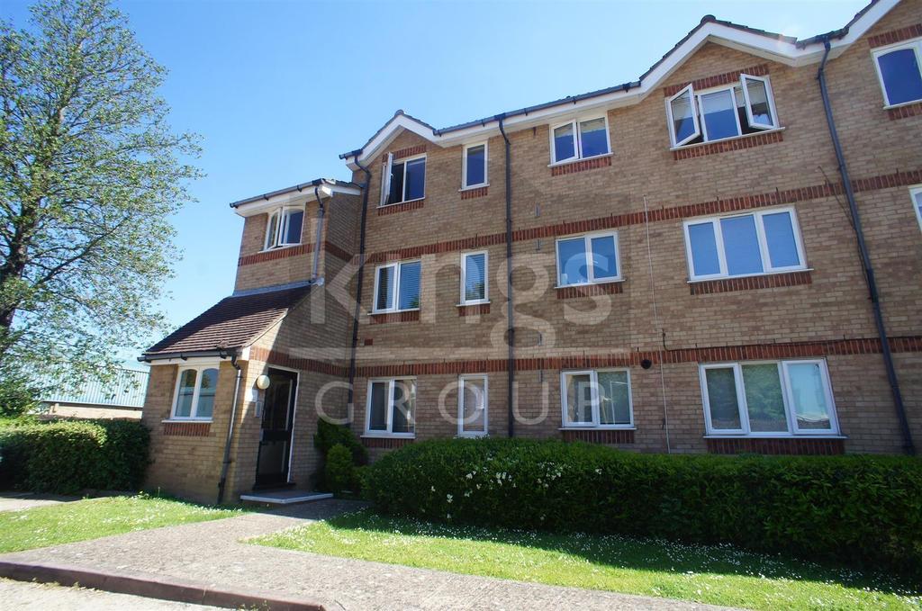 Howard Close, Waltham Abbey 1 bed flat £225,000