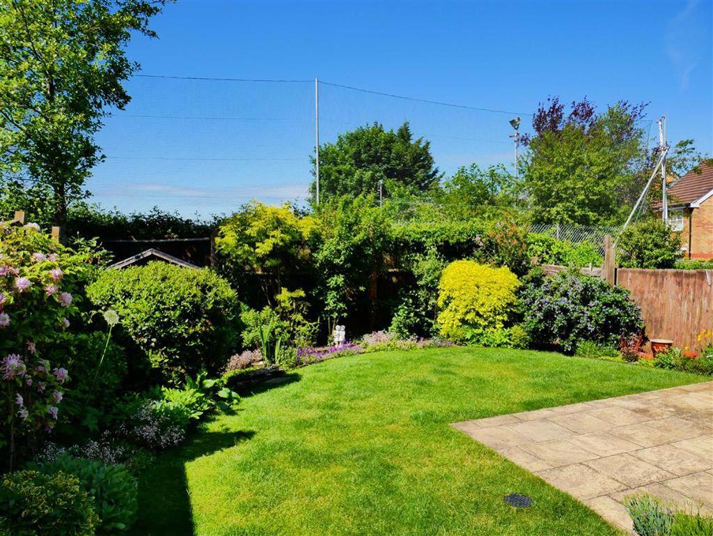 Westerham Walk, Calne 3 bed detached house £275,000