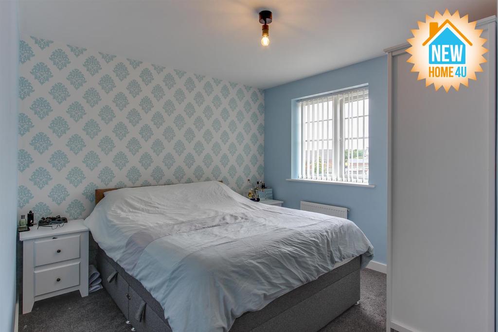 Main bedroom: