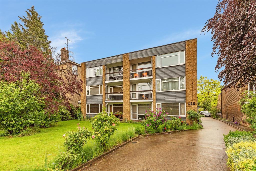 126 Castelnau, Barnes, SW13 2 bed flat £565,000