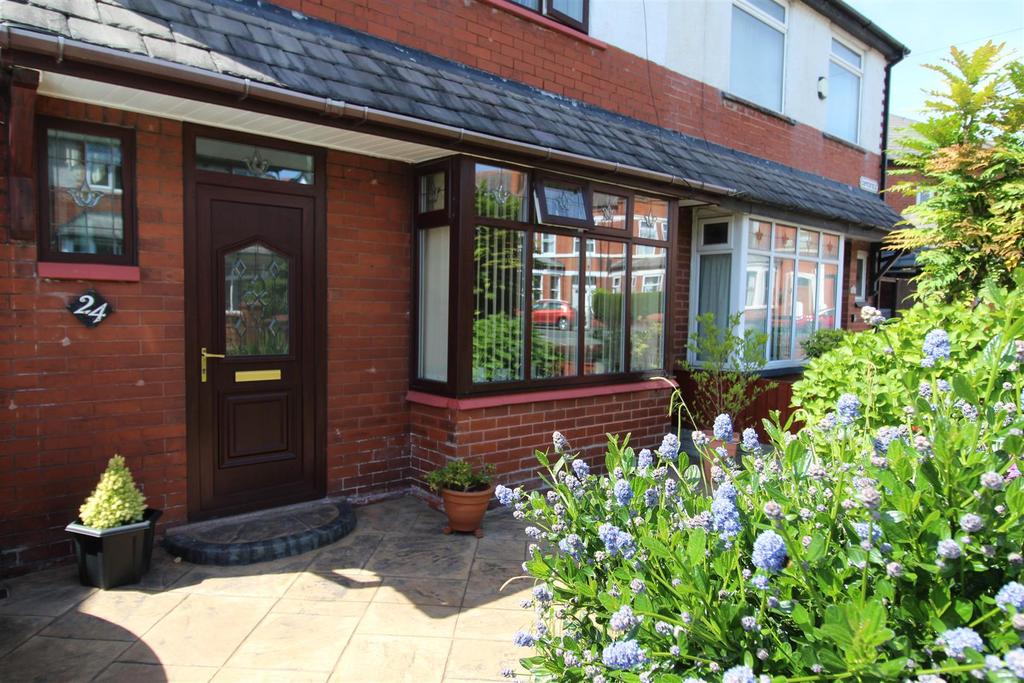 Copperfield, Swinley, Wigan, WN1 2DZ 3 bed semidetached house £225,000