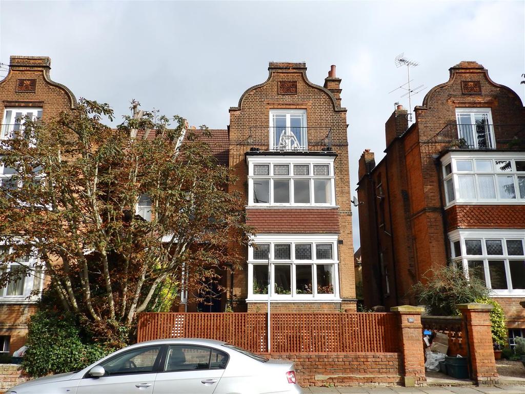 Cadogan Road, Surbiton 1 bed flat £1,150 pcm (£265 pw)