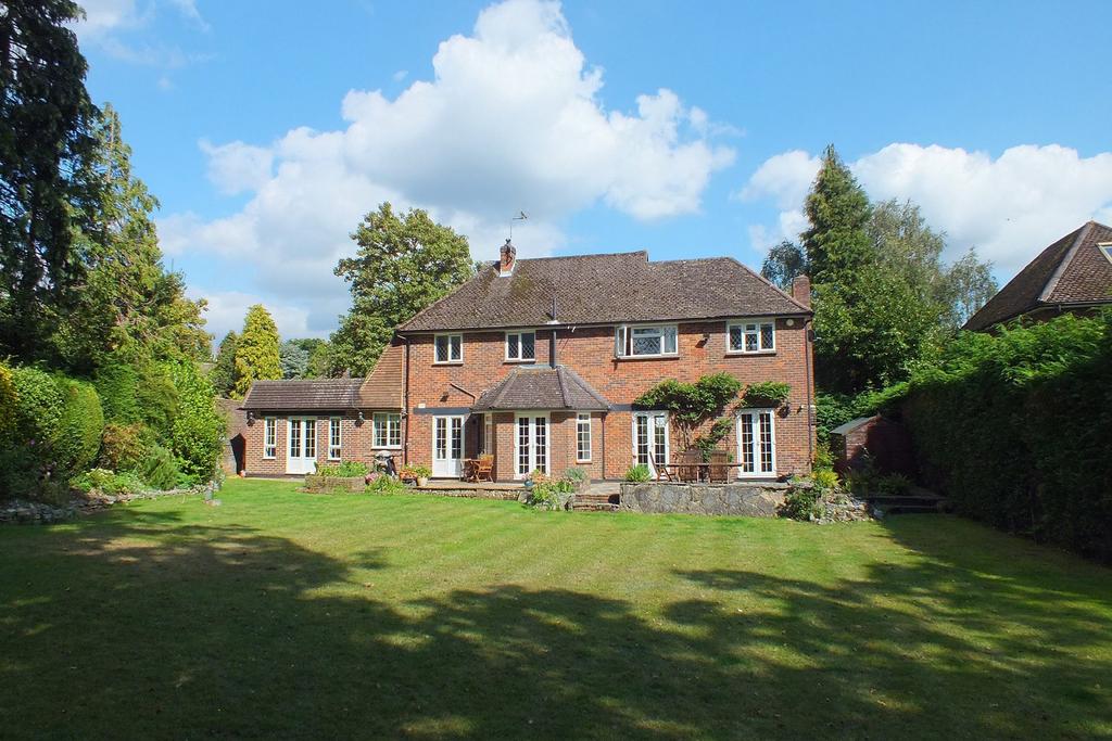 Mizen Close, Oxshott Way Estate, Cobham 4 bed house £1,500,000