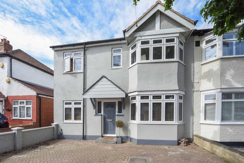 Stanley Avenue, New Malden, KT3 4 bed semidetached house £750,000