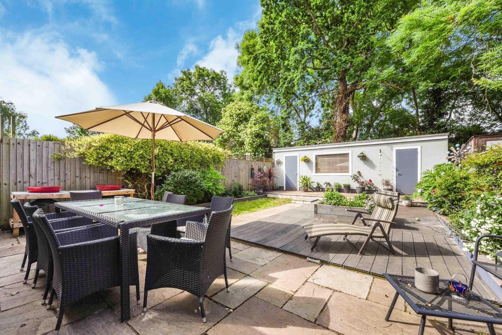 Stanley Avenue, New Malden, KT3 4 bed semidetached house £750,000