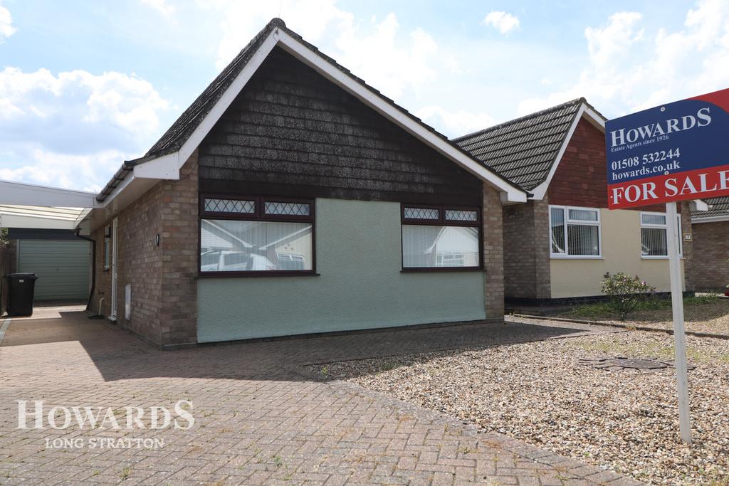 Whitehouse Drive, Long Stratton 2 bed bungalow £230,000