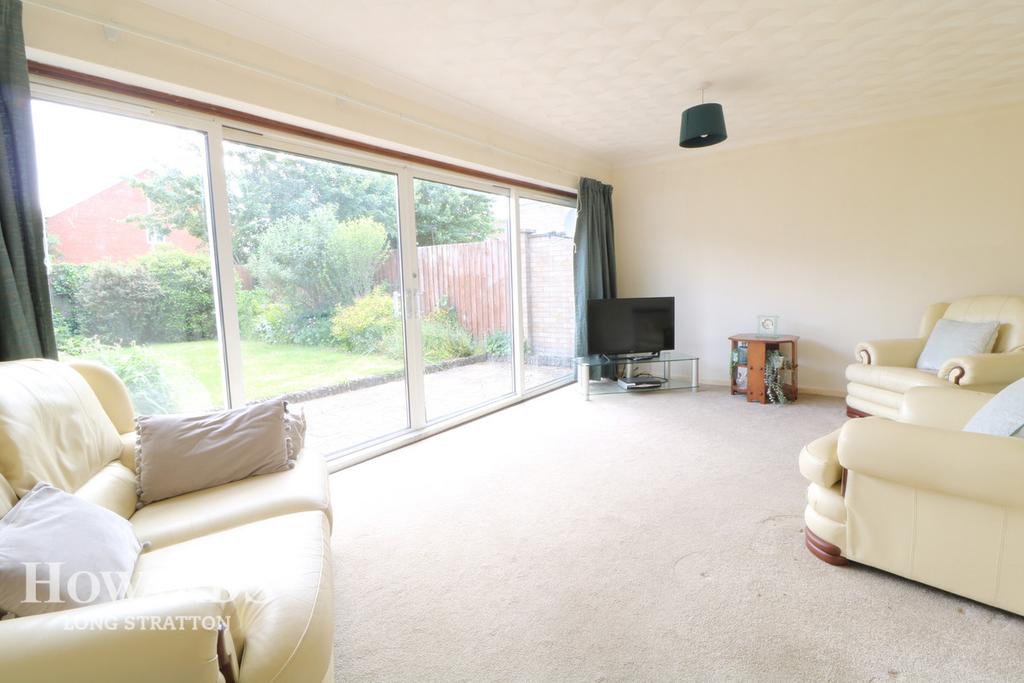 Whitehouse Drive, Long Stratton 2 bed bungalow £230,000