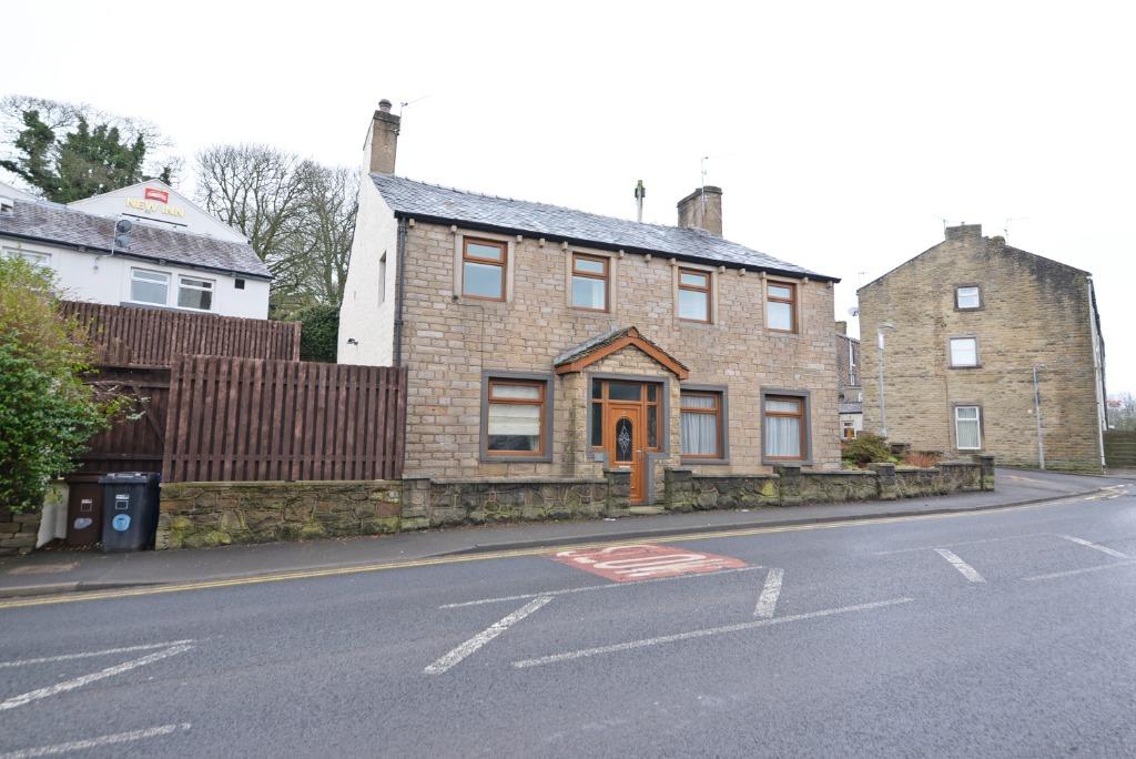 Skipton Road, Foulridge, Colne, BB8 4 bed detached house £975 pcm (£