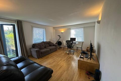 2 bedroom flat to rent, Dumayne house, Palmers Green