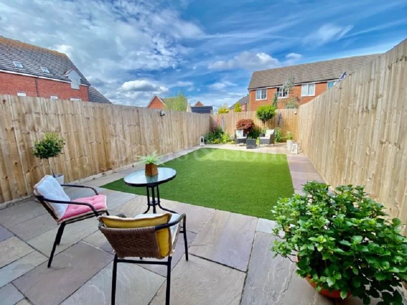 Longtown Grove, Newport, Gwent. NP10 8HD 3 bed townhouse £234,950