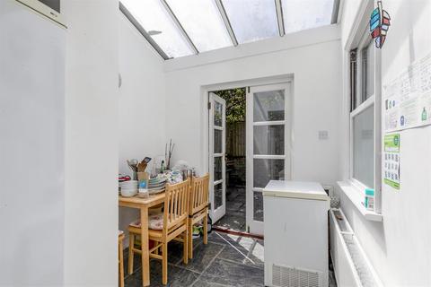 51 Hawksley Road, London, N16 0TL