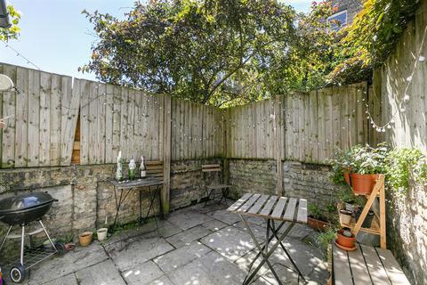 51 Hawksley Road, London, N16 0TL