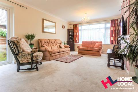 18 Augustine Way, Bicknacre, Chelmsford, CM3 4ET