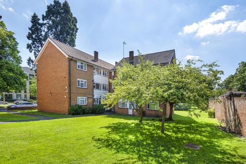 Flat 27, Regents Court Stonegrove, Edgware, HA8 8AD