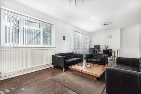 Flat 27, Regents Court Stonegrove, Edgware, HA8 8AD