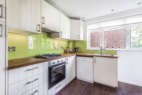 Flat 27, Regents Court Stonegrove, Edgware, HA8 8AD